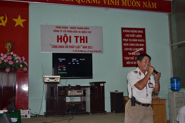 Văn nghệ gi&uacute;p vui...